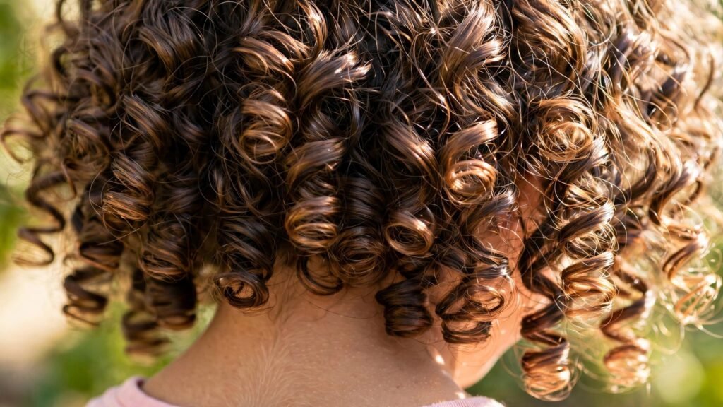 Resultado nos cachos após usar a manteiga para cabelo cacheado infantil